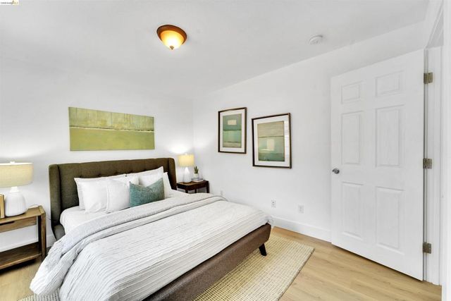 7907 Michigan Ave, Oakland, CA 94605