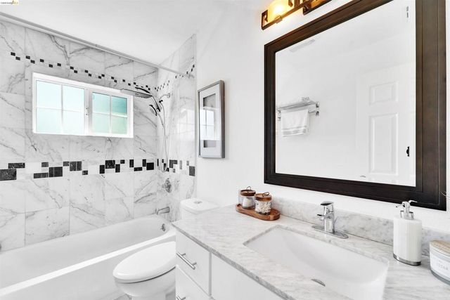 7907 Michigan Ave, Oakland, CA 94605