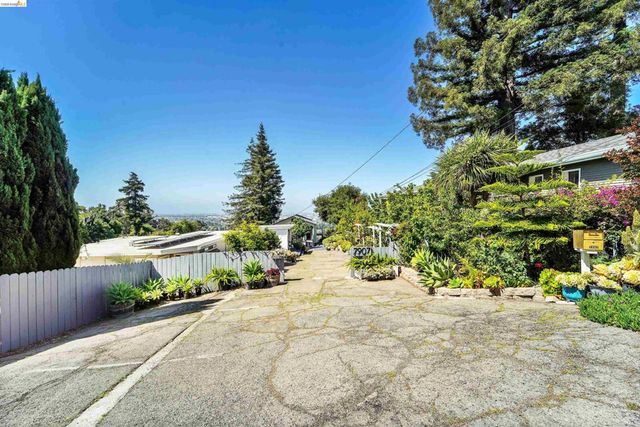7907 Michigan Ave, Oakland, CA 94605