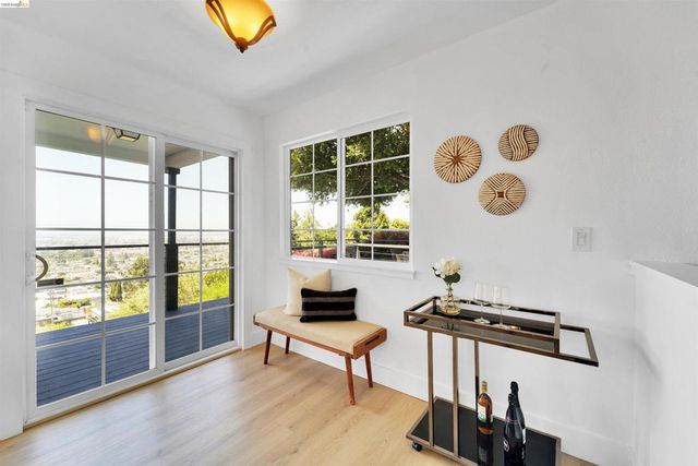 7907 Michigan Ave, Oakland, CA 94605