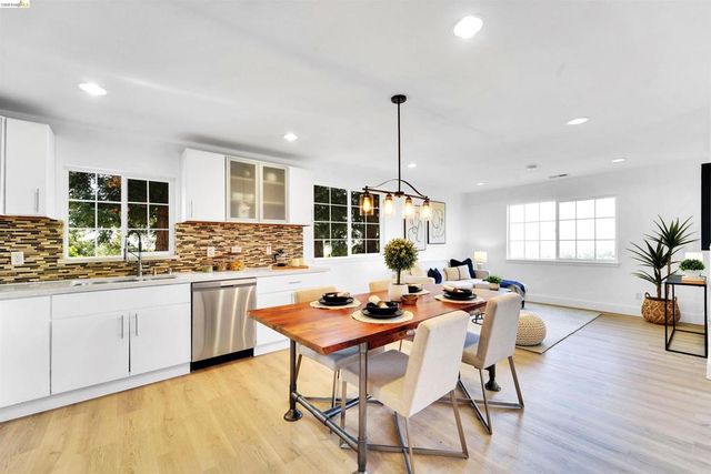 7907 Michigan Ave, Oakland, CA 94605