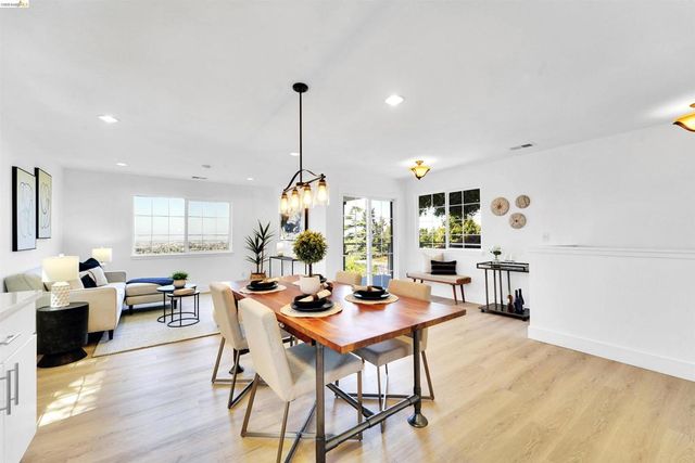 7907 Michigan Ave, Oakland, CA 94605