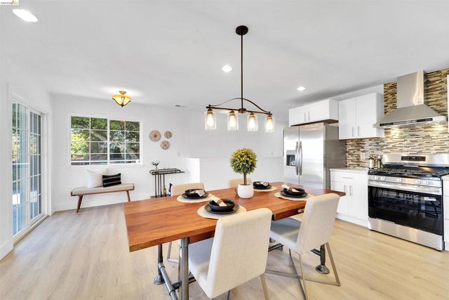7907 Michigan Ave, Oakland, CA 94605