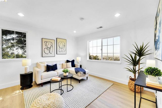 7907 Michigan Ave, Oakland, CA 94605
