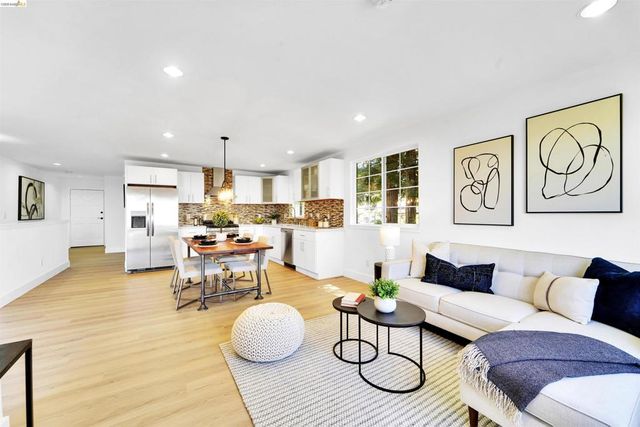7907 Michigan Ave, Oakland, CA 94605