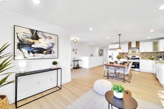 7907 Michigan Ave, Oakland, CA 94605