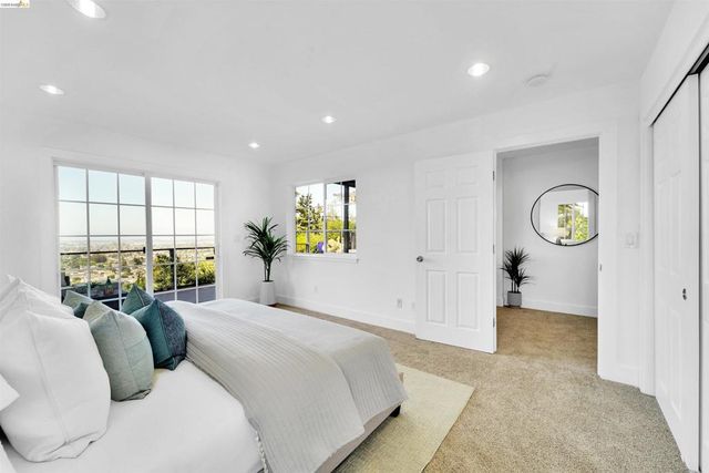 7907 Michigan Ave, Oakland, CA 94605