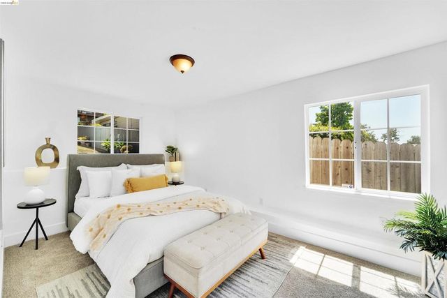 7907 Michigan Ave, Oakland, CA 94605
