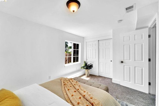 7907 Michigan Ave, Oakland, CA 94605