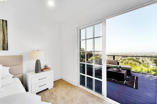 7907 Michigan Ave, Oakland, CA 94605