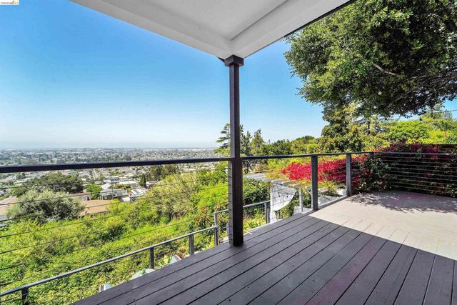 7907 Michigan Ave, Oakland, CA 94605