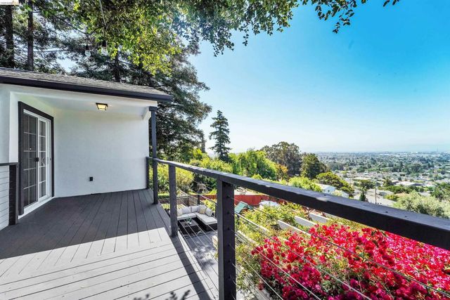 7907 Michigan Ave, Oakland, CA 94605