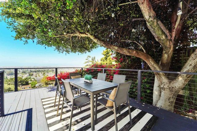 7907 Michigan Ave, Oakland, CA 94605