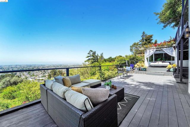 7907 Michigan Ave, Oakland, CA 94605
