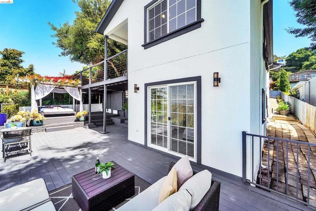 7907 Michigan Ave, Oakland, CA 94605