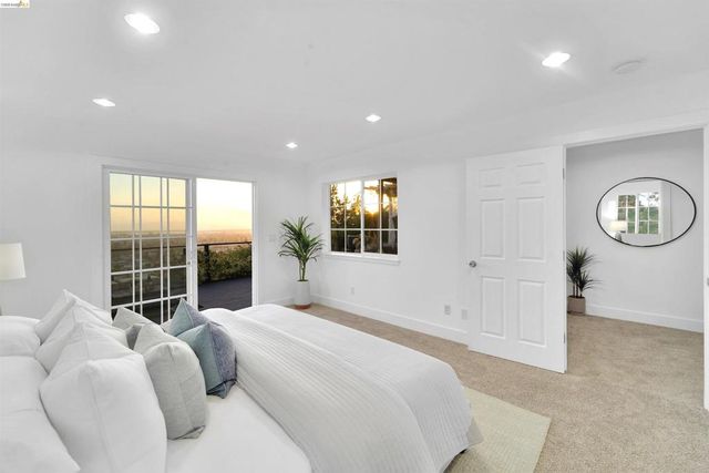 7907 Michigan Ave, Oakland, CA 94605