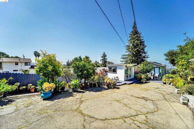 7907 Michigan Ave, Oakland, CA 94605