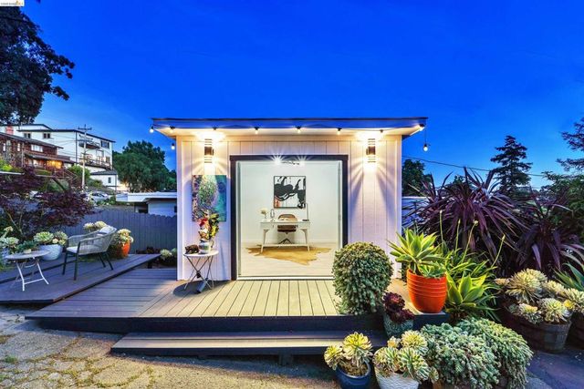 7907 Michigan Ave, Oakland, CA 94605