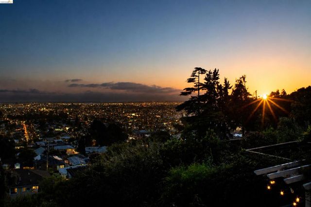 7907 Michigan Ave, Oakland, CA 94605