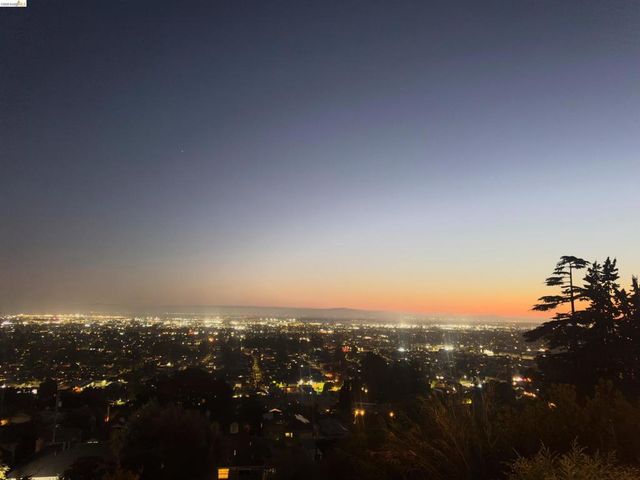 7907 Michigan Ave, Oakland, CA 94605