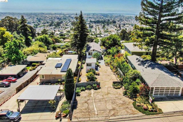 7907 Michigan Ave, Oakland, CA 94605