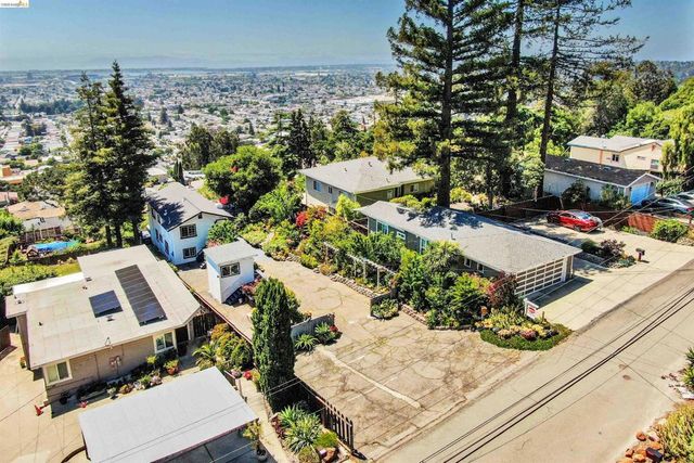 7907 Michigan Ave, Oakland, CA 94605