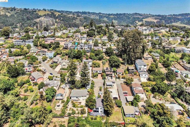 7907 Michigan Ave, Oakland, CA 94605