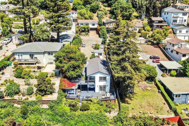 7907 Michigan Ave, Oakland, CA 94605