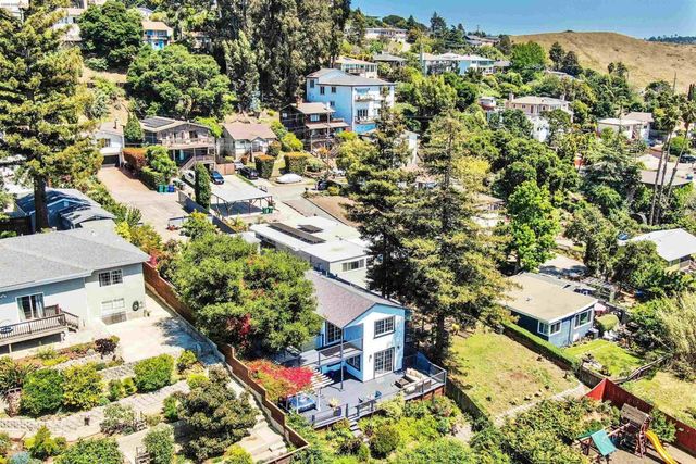 7907 Michigan Ave, Oakland, CA 94605