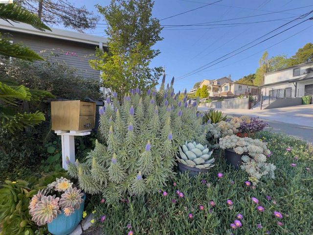 7907 Michigan Ave, Oakland, CA 94605