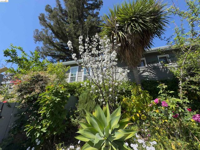 7907 Michigan Ave, Oakland, CA 94605