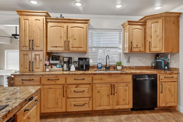 104 S Vine Street, Claude, TX 79019