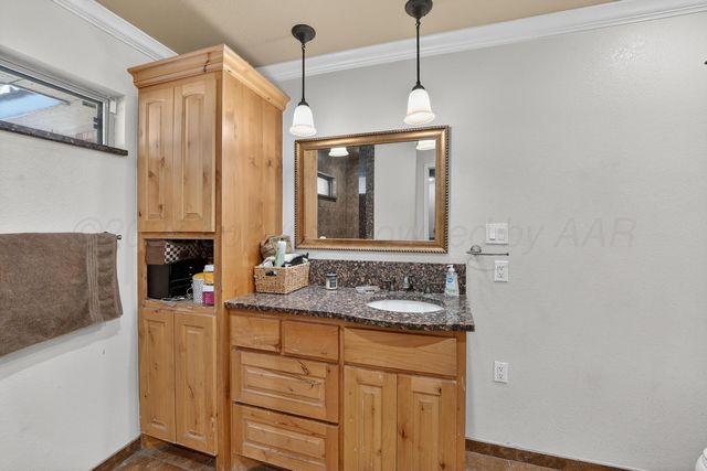 104 S Vine Street, Claude, TX 79019