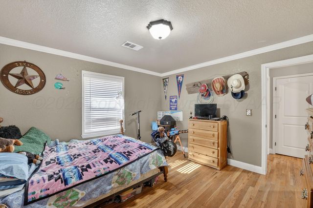 104 S Vine Street, Claude, TX 79019