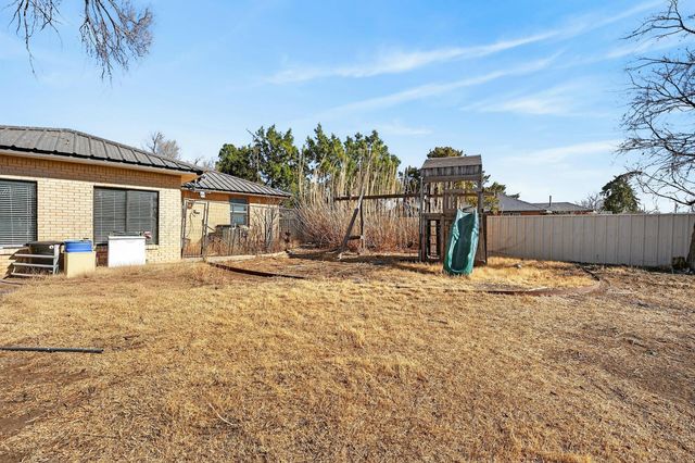 104 S Vine Street, Claude, TX 79019