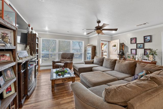 104 S Vine Street, Claude, TX 79019