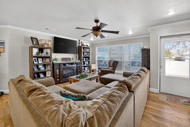 104 S Vine Street, Claude, TX 79019