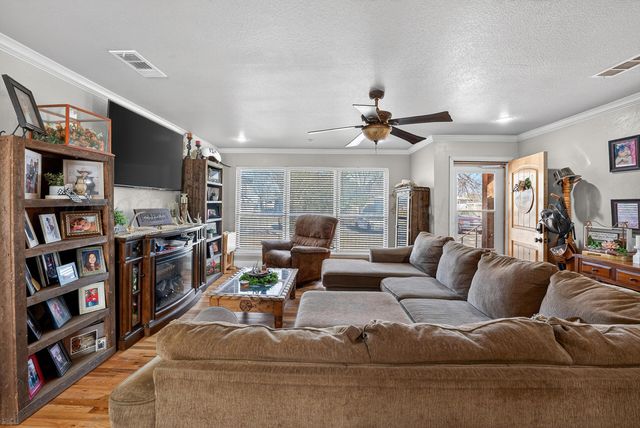 104 S Vine Street, Claude, TX 79019