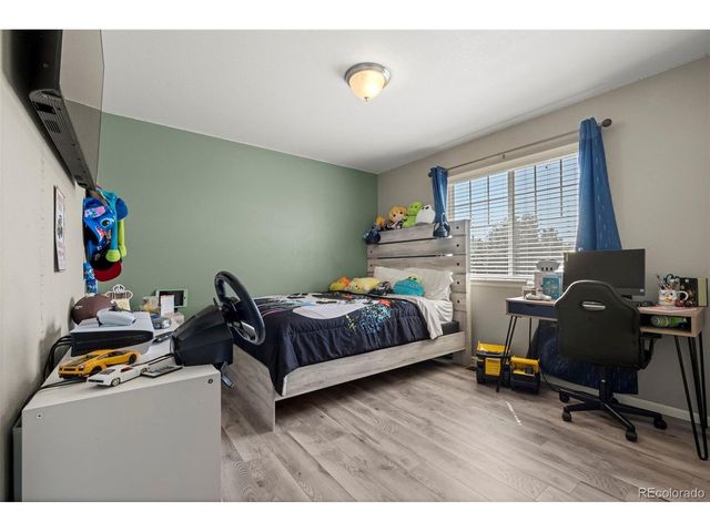 25526 E Maple Ave, Aurora, CO 80018