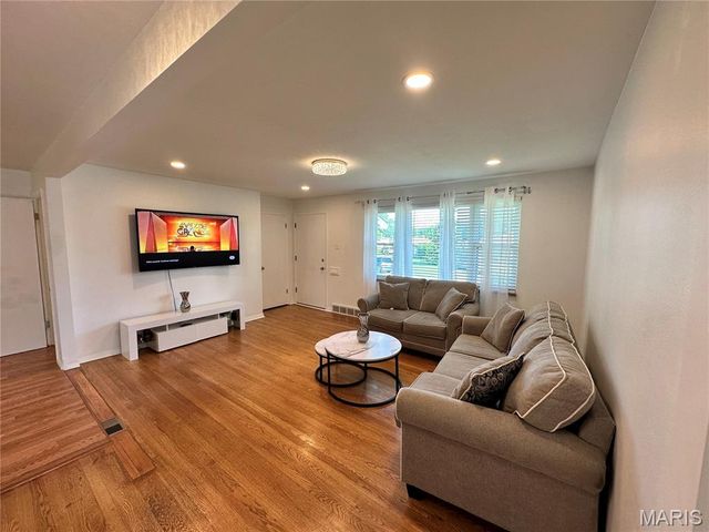 333 Pentonville Drive, Unincorporated, MO 63125