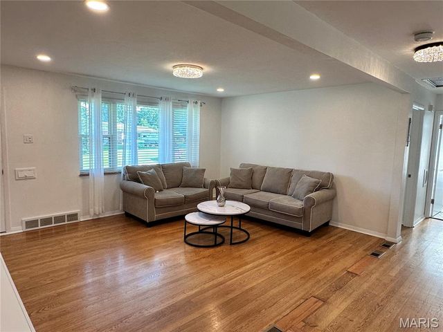 333 Pentonville Drive, Unincorporated, MO 63125