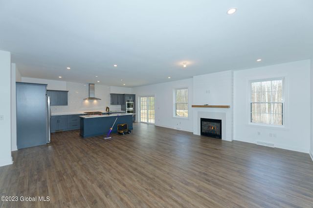 29 Tamarack Street, Ballston, NY 12019