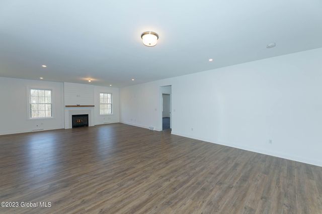 29 Tamarack Street, Ballston, NY 12019