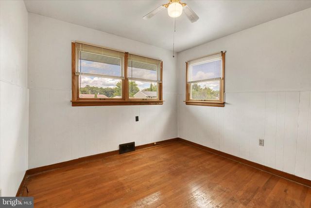 23 SHIRLEY DR, Middletown, PA 17057