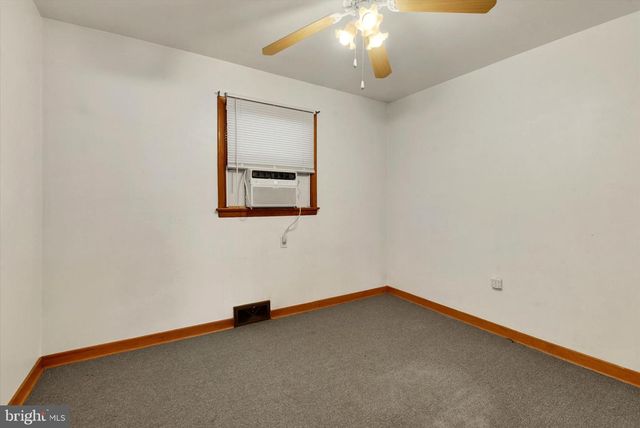 23 SHIRLEY DR, Middletown, PA 17057