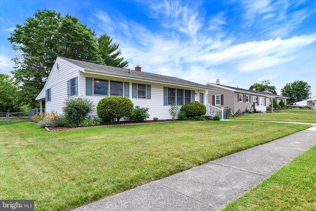 23 SHIRLEY DR, Middletown, PA 17057