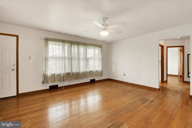 23 SHIRLEY DR, Middletown, PA 17057