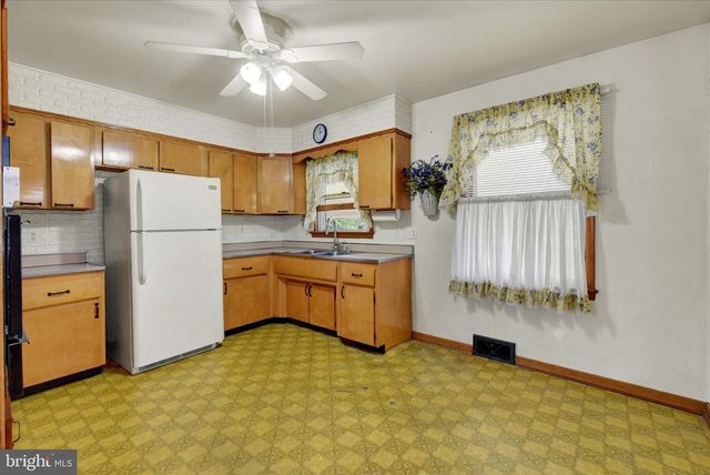 23 SHIRLEY DR, Middletown, PA 17057