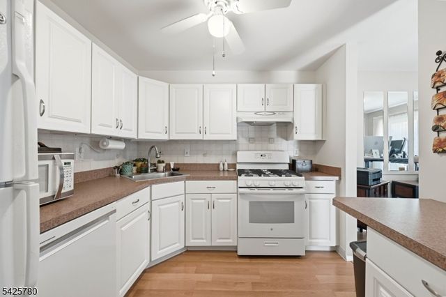 40 Loch Ln, Roxbury Twp., NJ 07852