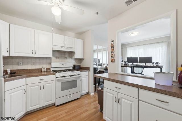 40 Loch Ln, Roxbury Twp., NJ 07852